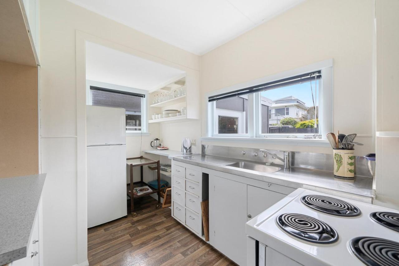 The Green Trout - Paraparaumu Beach Holiday Home المظهر الخارجي الصورة