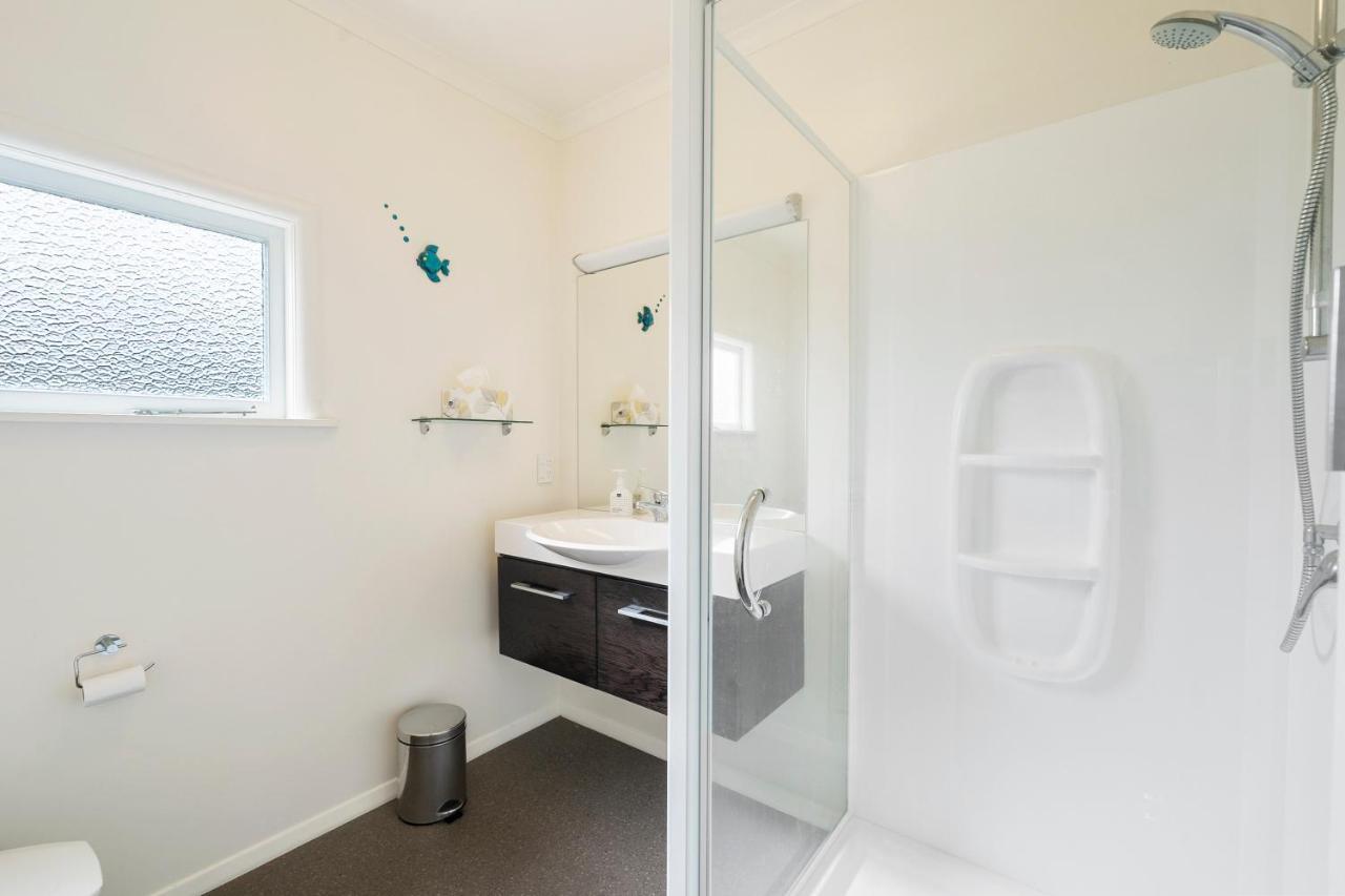 The Green Trout - Paraparaumu Beach Holiday Home المظهر الخارجي الصورة